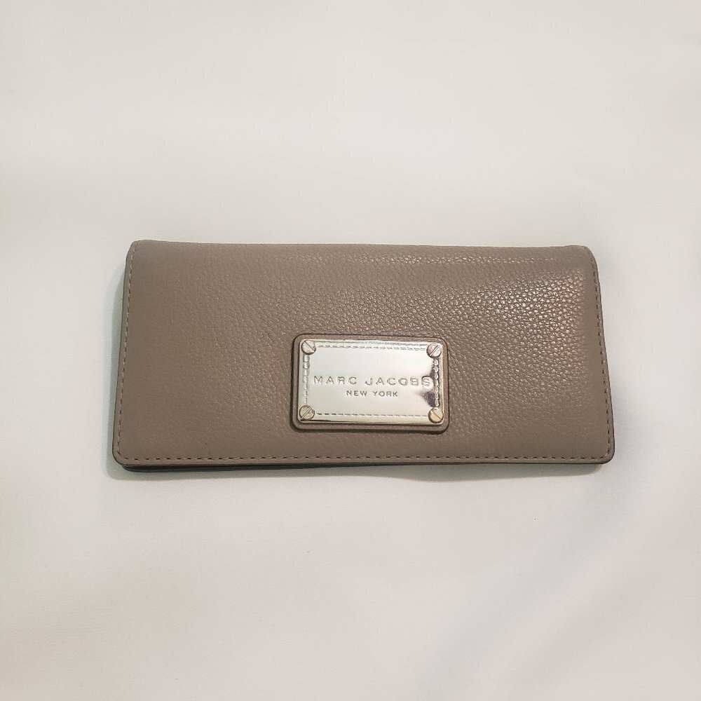 Marc Jacobs New York Tan Neutral Bifold Snap Button Wallet